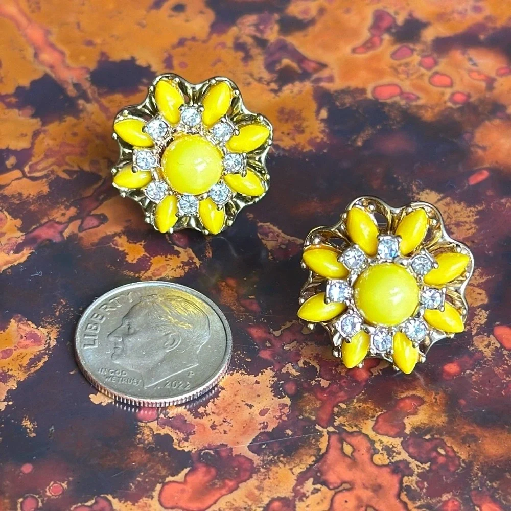 J Crew Vintage Flower Yellow Enamel Stone Bead CZ Gem Stud Gold Plated Earrings - Picture 2 of 6